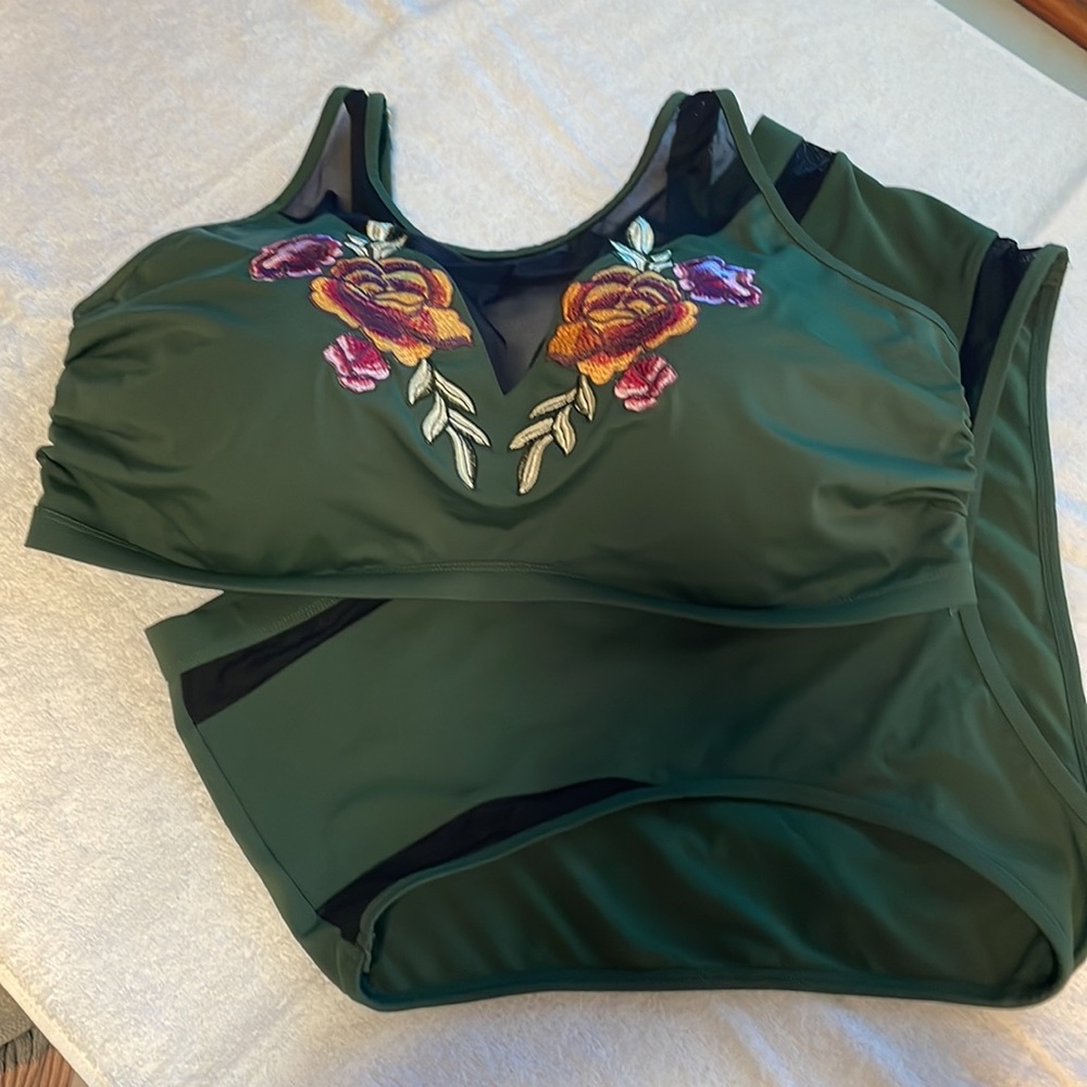 Boutique swim suit 2pc 1x. Dark  Green
